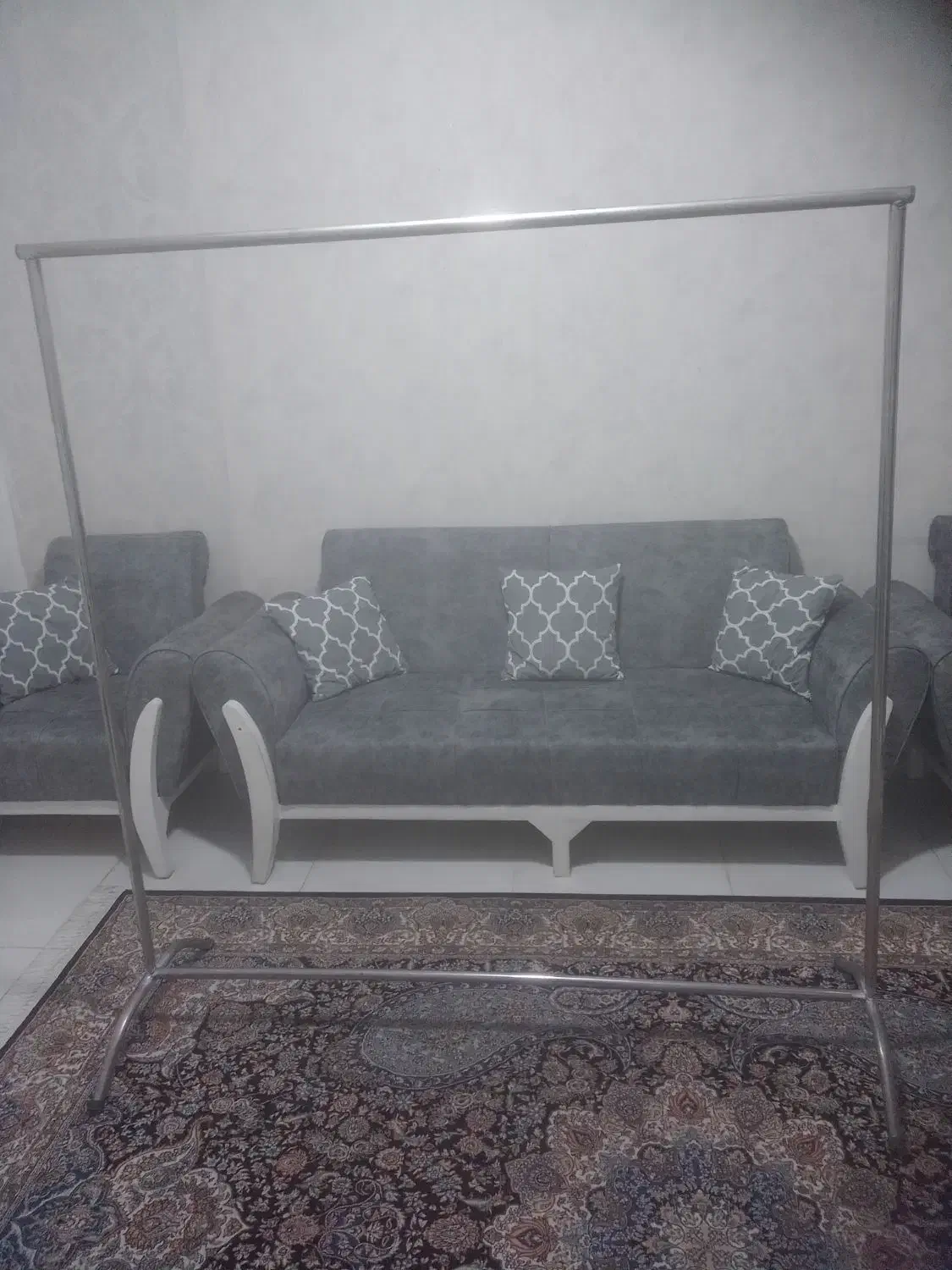 رگال لباس|بندرخت و رخت‌آویز|رشت, کوی فکوری|دیوار