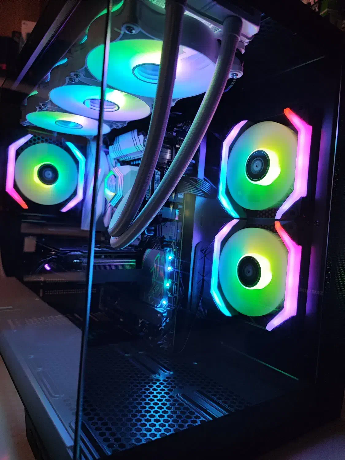 کیس غول رندرینگ|رایانه رومیزی|خوی, |دیوار