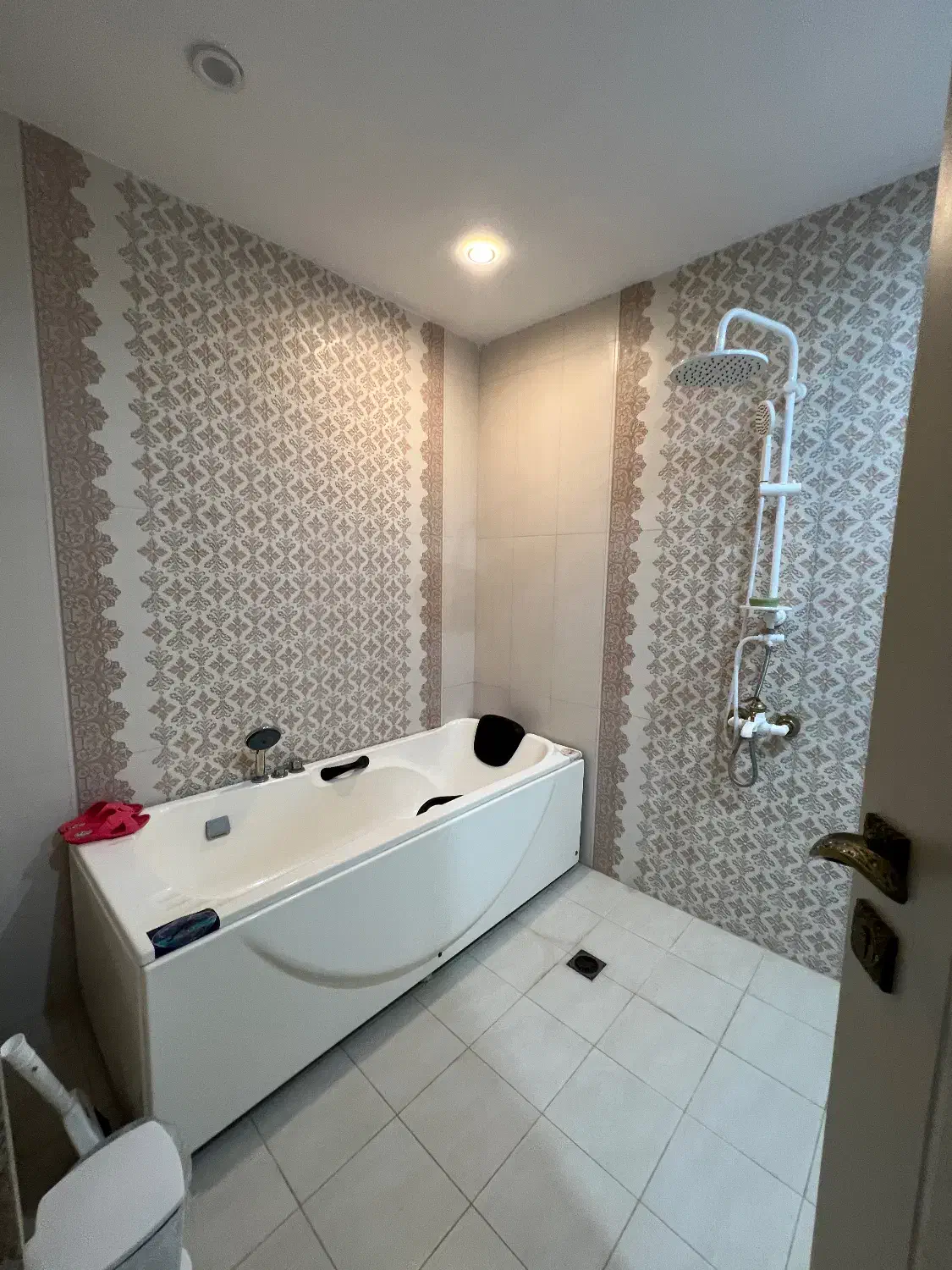 ۲۱۰ متر تراس بزرگ چشم انداز کوه و جنگل/تهاتر|فروش آپارتمان|لاهیجان, شیخ زاهد|دیوار