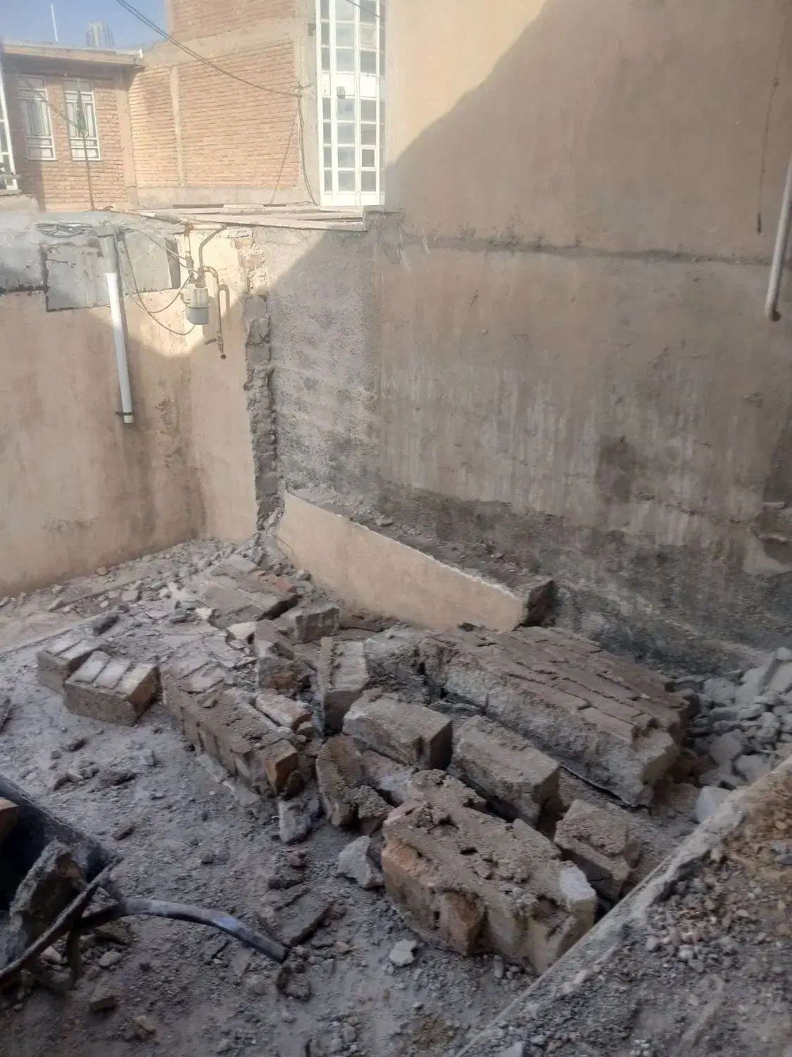 تخریب کار|خدمات پیشه و مهارت|ایوان, |دیوار