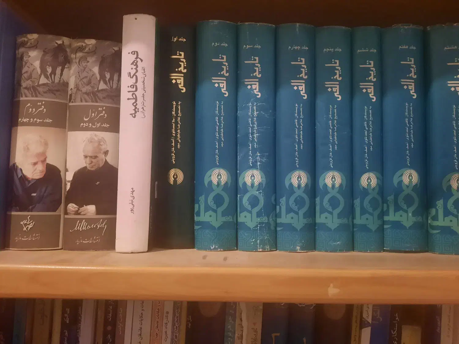 فروش تعدادی کتاب دست دوم|کتاب و مجله تاریخی|کرمان, |دیوار