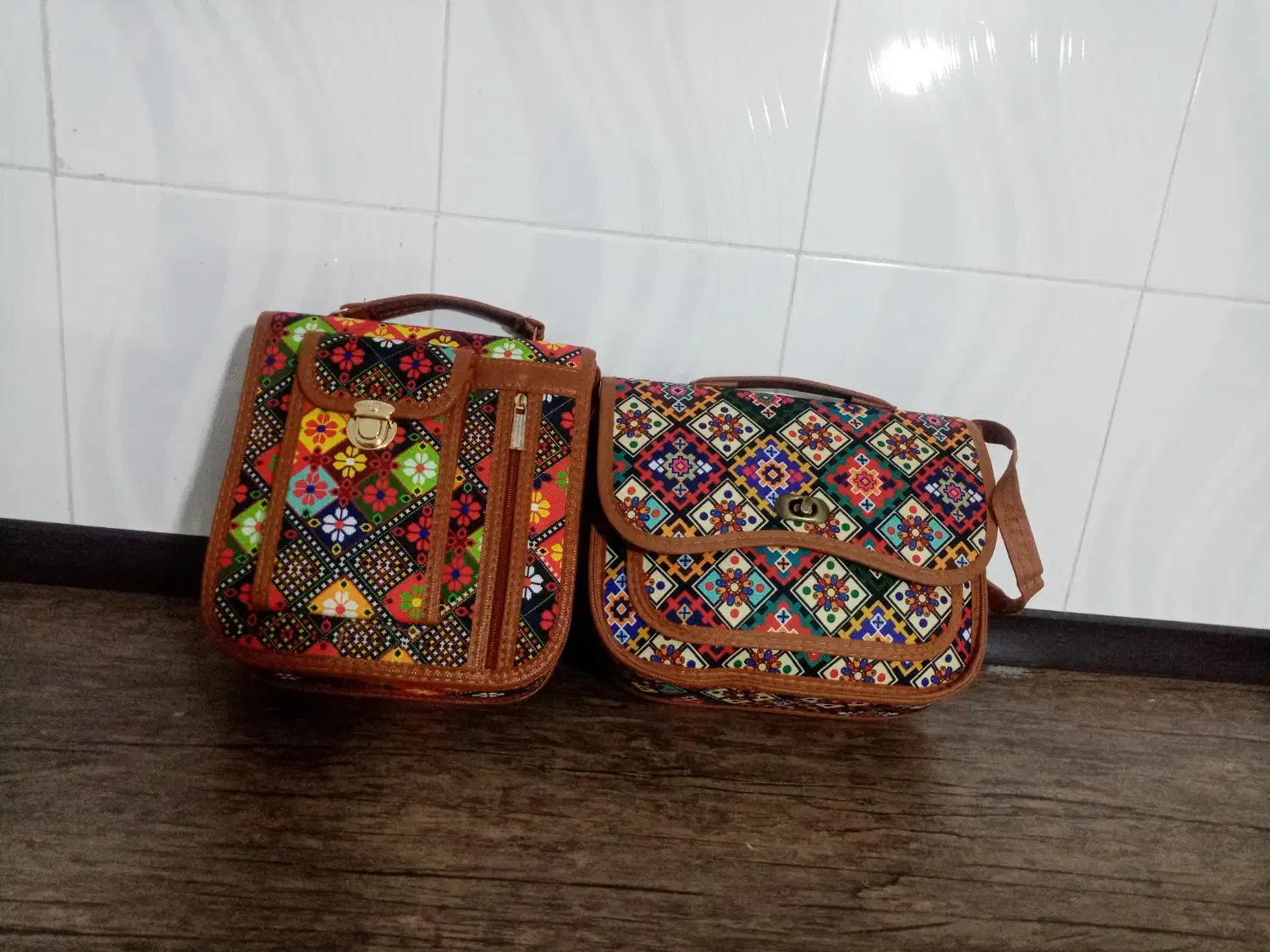 دوعددکیف|کیف، کفش، کمربند|اصفهان, بهارستان|دیوار