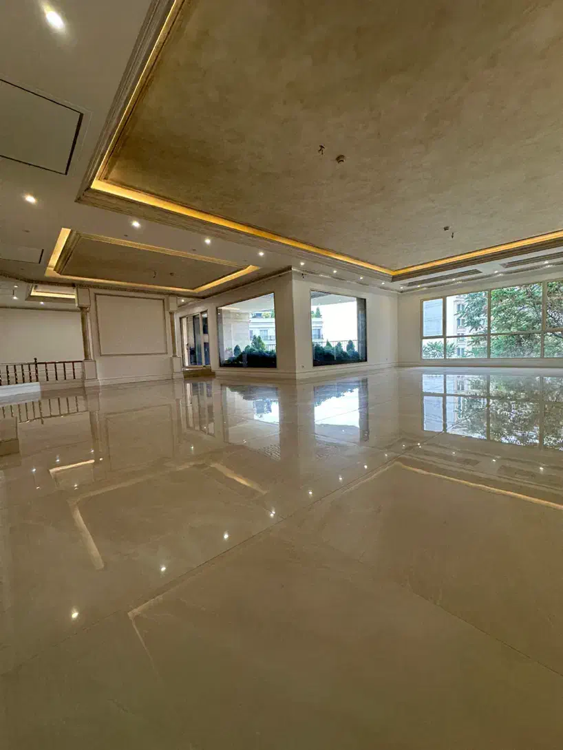 برج باغ اصلیل ۳۰۰ متر ۴ خواب ۲مسترتراس چیدمانی فول