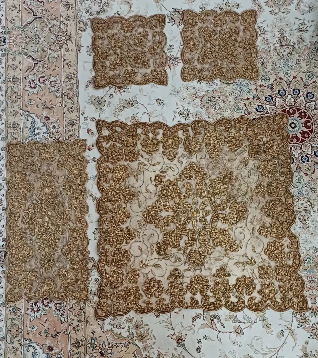 رومیزی سنگ دوزی شده|پرده، رانر، رومیزی|سیرجان, |دیوار