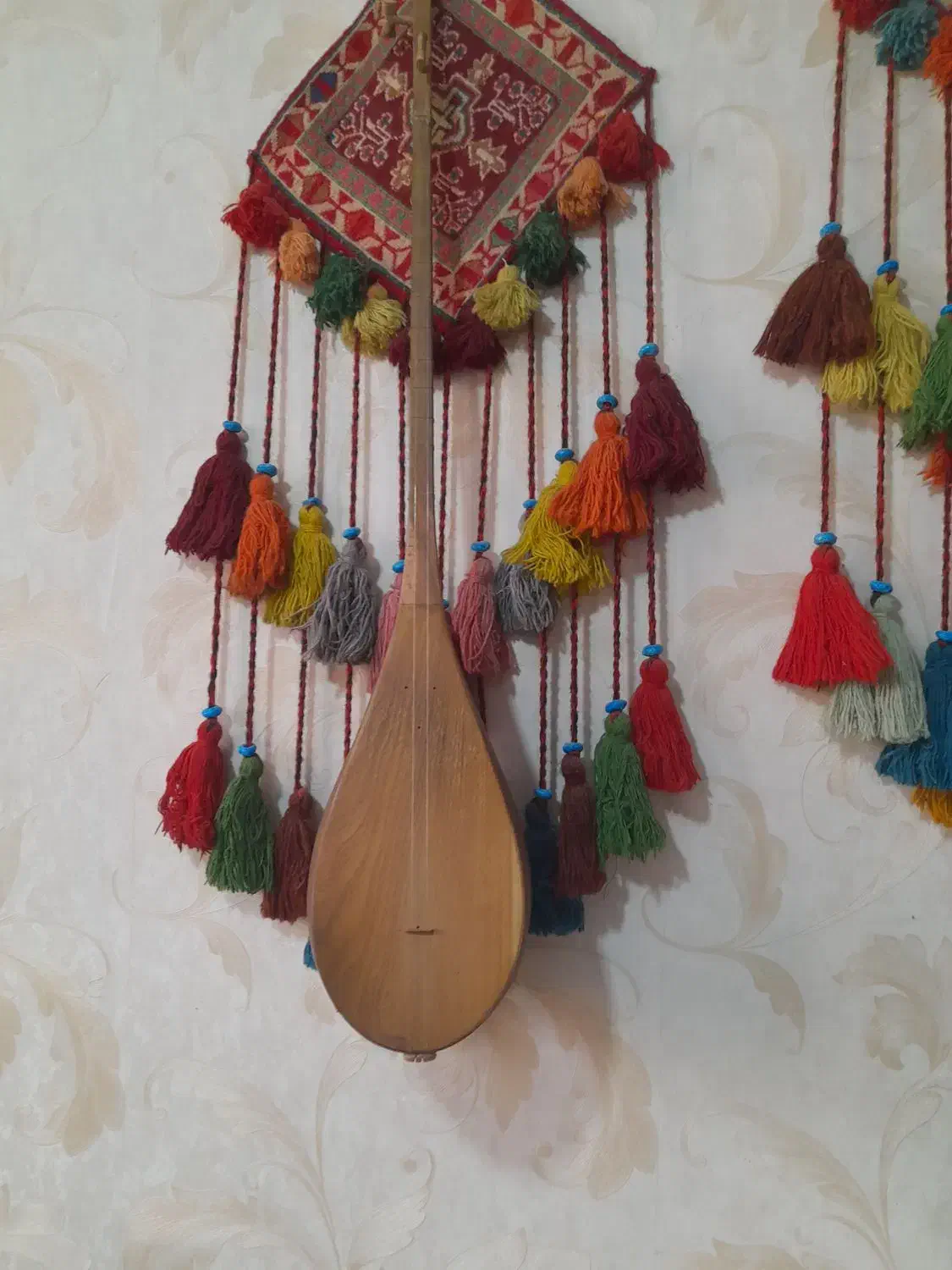 دوتار خوش صدا|سازهای سنتی|بجنورد, |دیوار