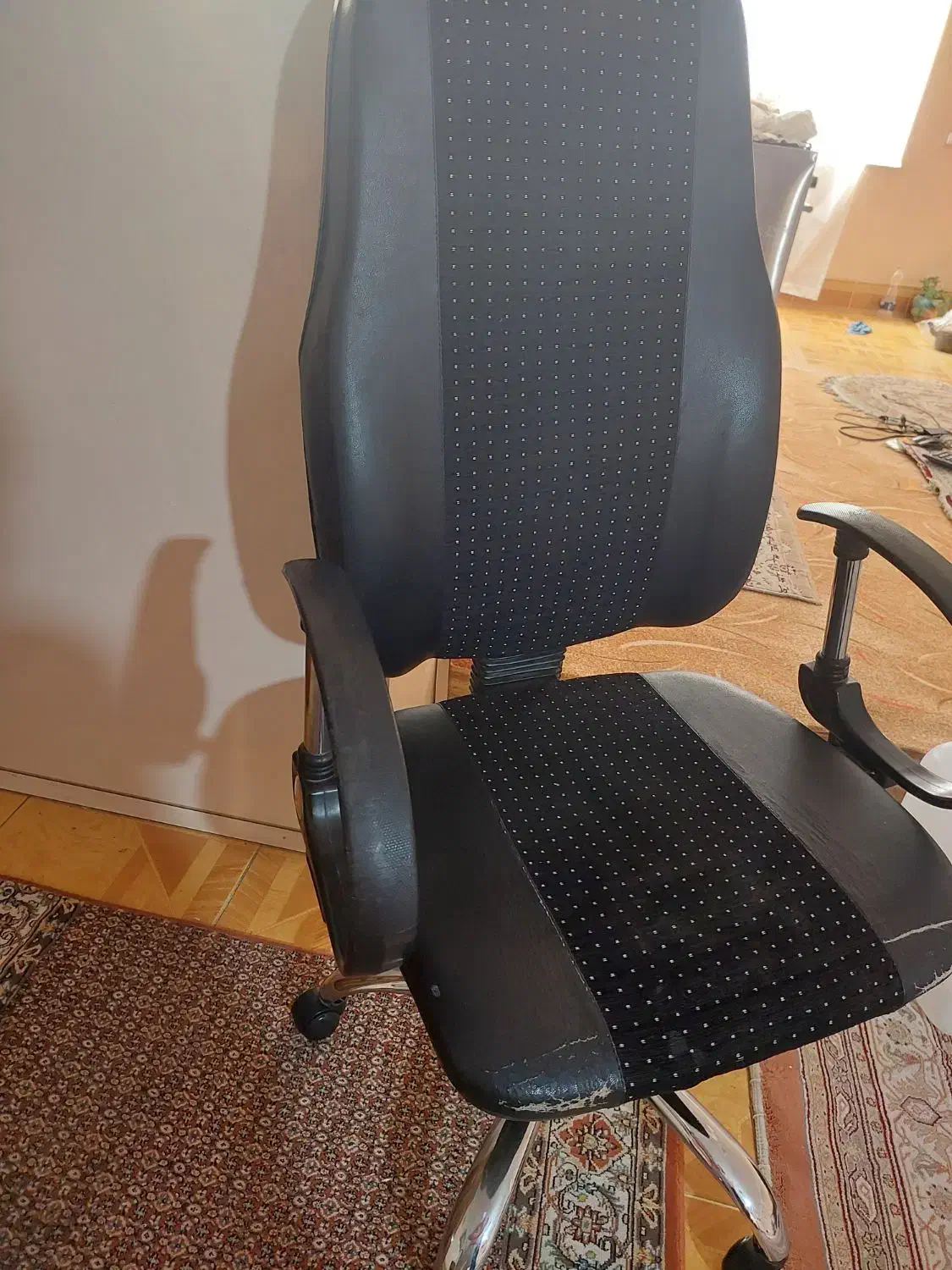 صندلی گردون|صندلی و نیمکت|اردبیل, |دیوار