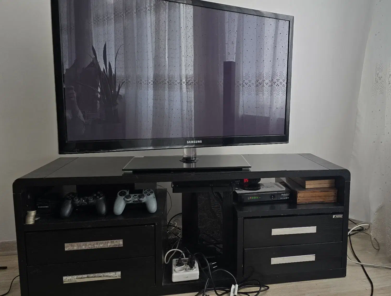 تلویزیون سامسونگ با میز|تلویزیون و پروژکتور|ماکو, |دیوار