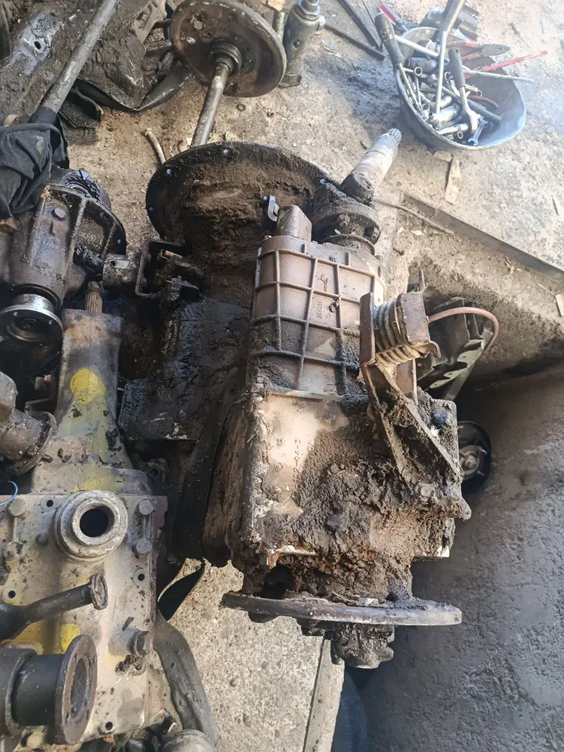 نیم موتور مزدا ۱۶۰۰  وگیربکس /گیربکس پژو ۵۰۴|قطعات یدکی و لوازم جانبی|آوج, |دیوار