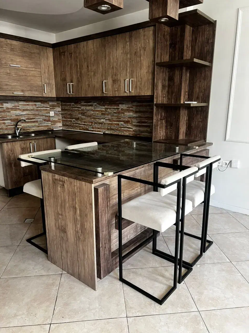 صندلی به همراه شیشه روی اپن (میزنهارخوری)|میز و صندلی غذاخوری|مشهد, الهیه|دیوار