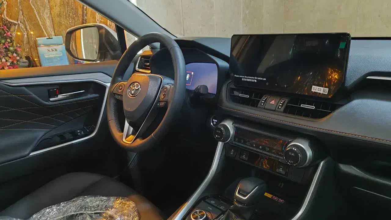 تویوتا راوفور ۲۰۲۵ هیبرید 2/5 لیتر دو دیفرانسیل|خودرو سواری و وانت|تهران, اقدسیه|دیوار