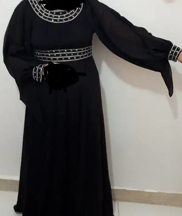 دوعدد لباس مجلسی|لباس|ایوان, |دیوار