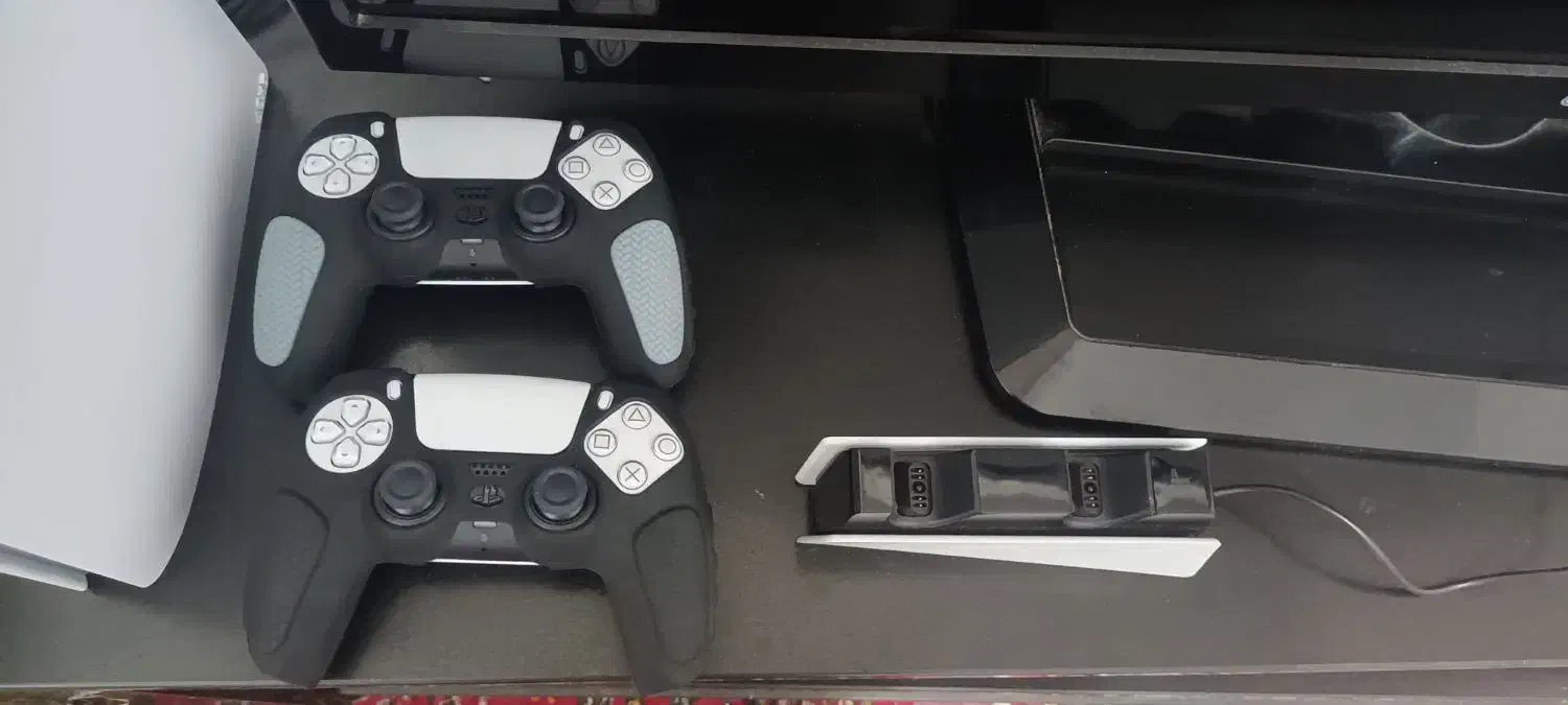 پی اس فایو|کنسول، بازی ویدئویی و آنلاین|پیشوا, |دیوار