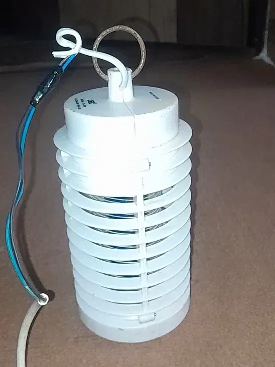 یک عدد حشره کش برقی استوانه ای سالم و درحدنو|سایر لوازم برقی|میناب, |دیوار