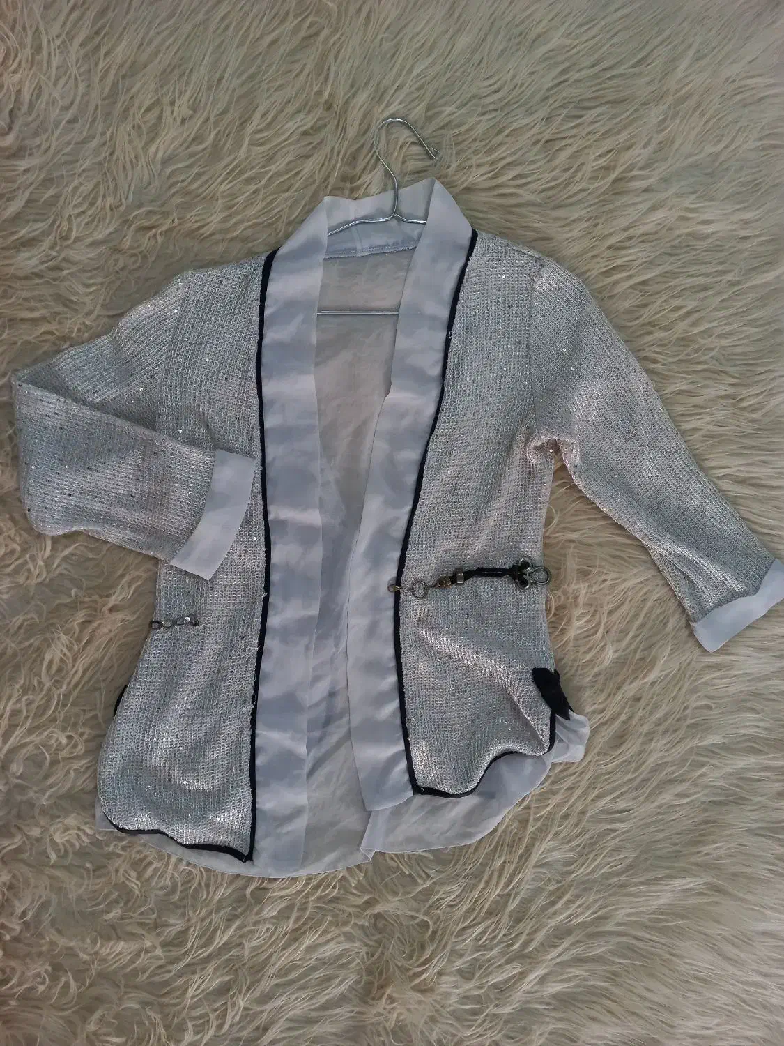 تعدادی لباس|لباس|اردبیل, |دیوار