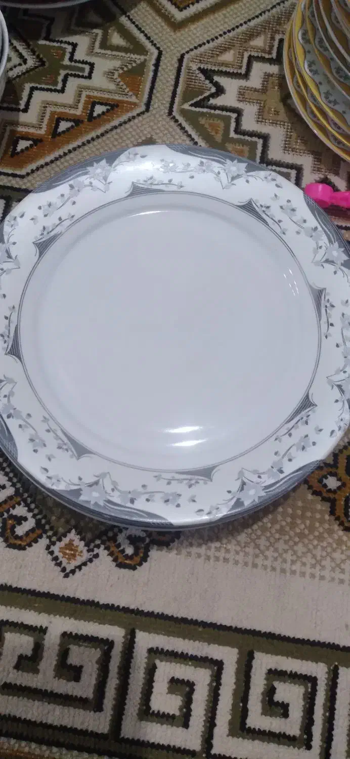 یه سری ظرف تمیزوسالم که خیلیاش استفاده نشده|ظروف سرو و پذیرایی|بندر انزلی, چهارفریضه|دیوار