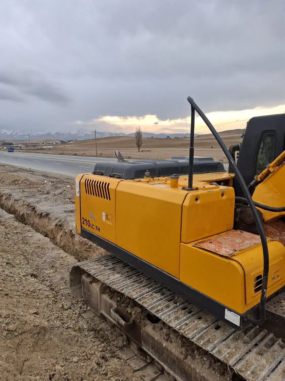 بیل مکانیکی|خودرو سنگین|مهاباد (آذربایجان غربی), |دیوار