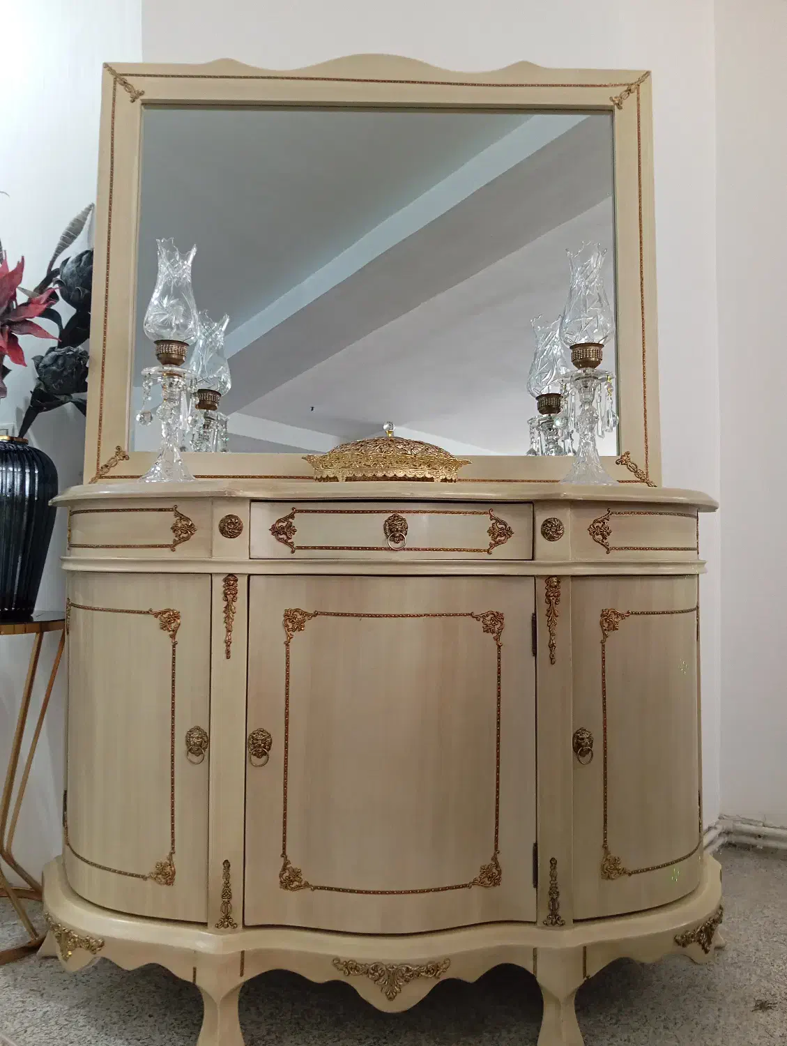 کنسول|بوفه، ویترین، کنسول|خوی, |دیوار