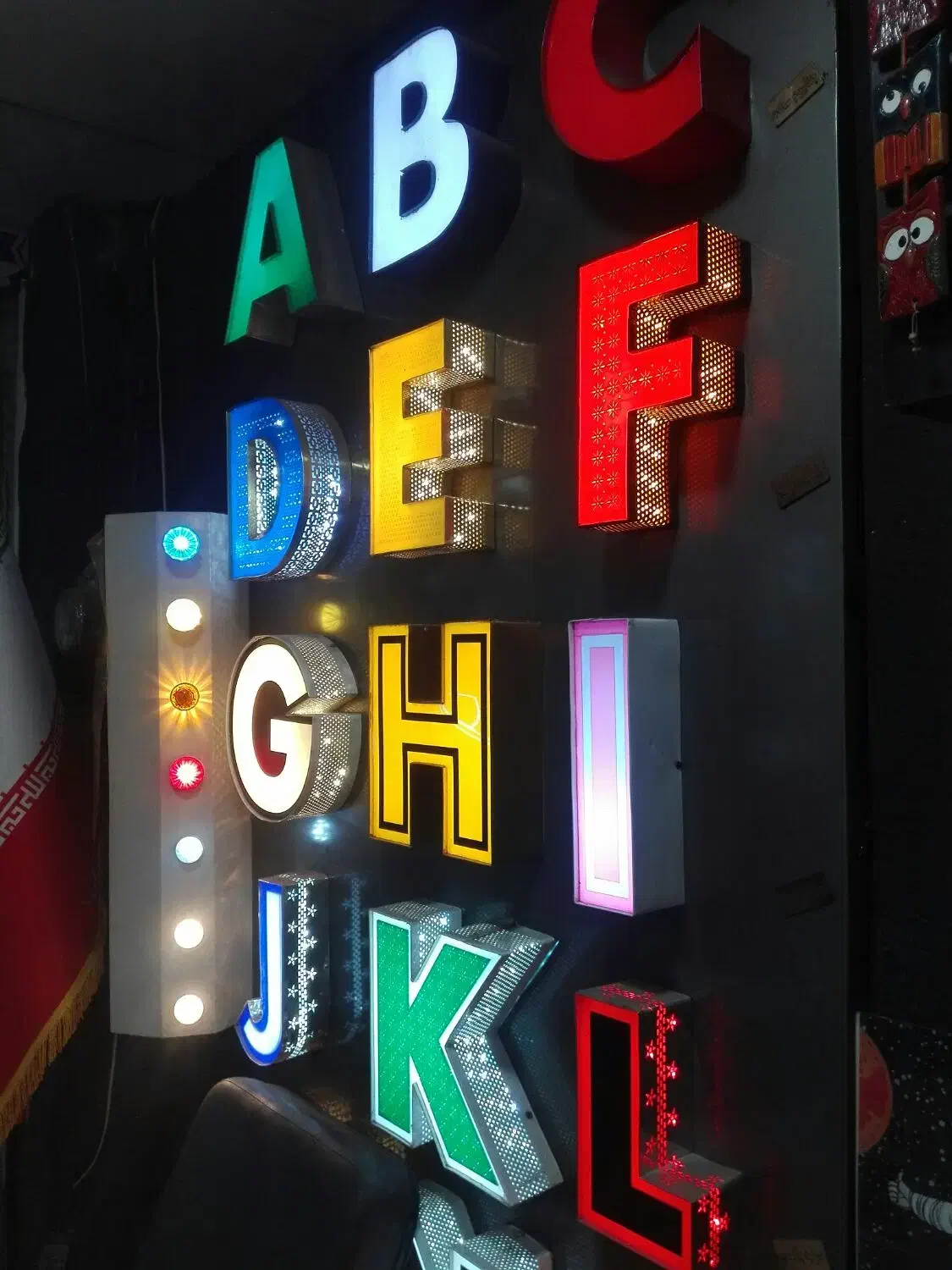 تابلو سازی ،حکاکی وبرش لیزری|فروشگاه و مغازه|رشت, معلولین|دیوار