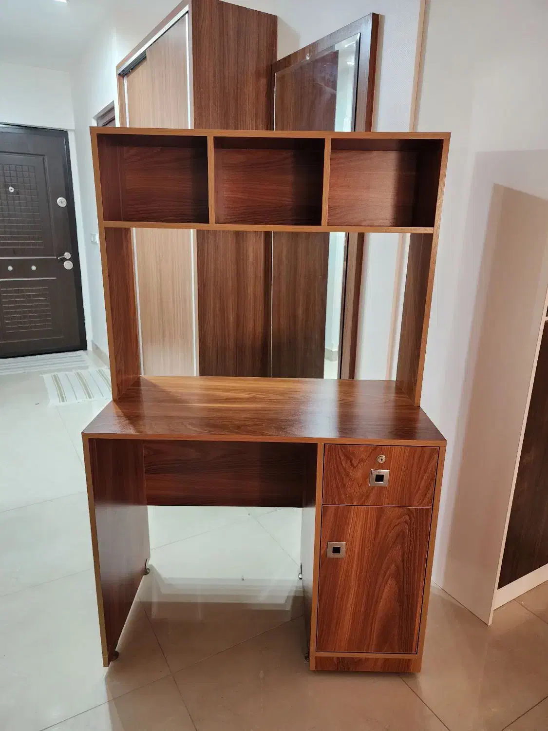 میز تحریر کاملا سالم|میز تحریر و کامپیوتر|آمل, |دیوار