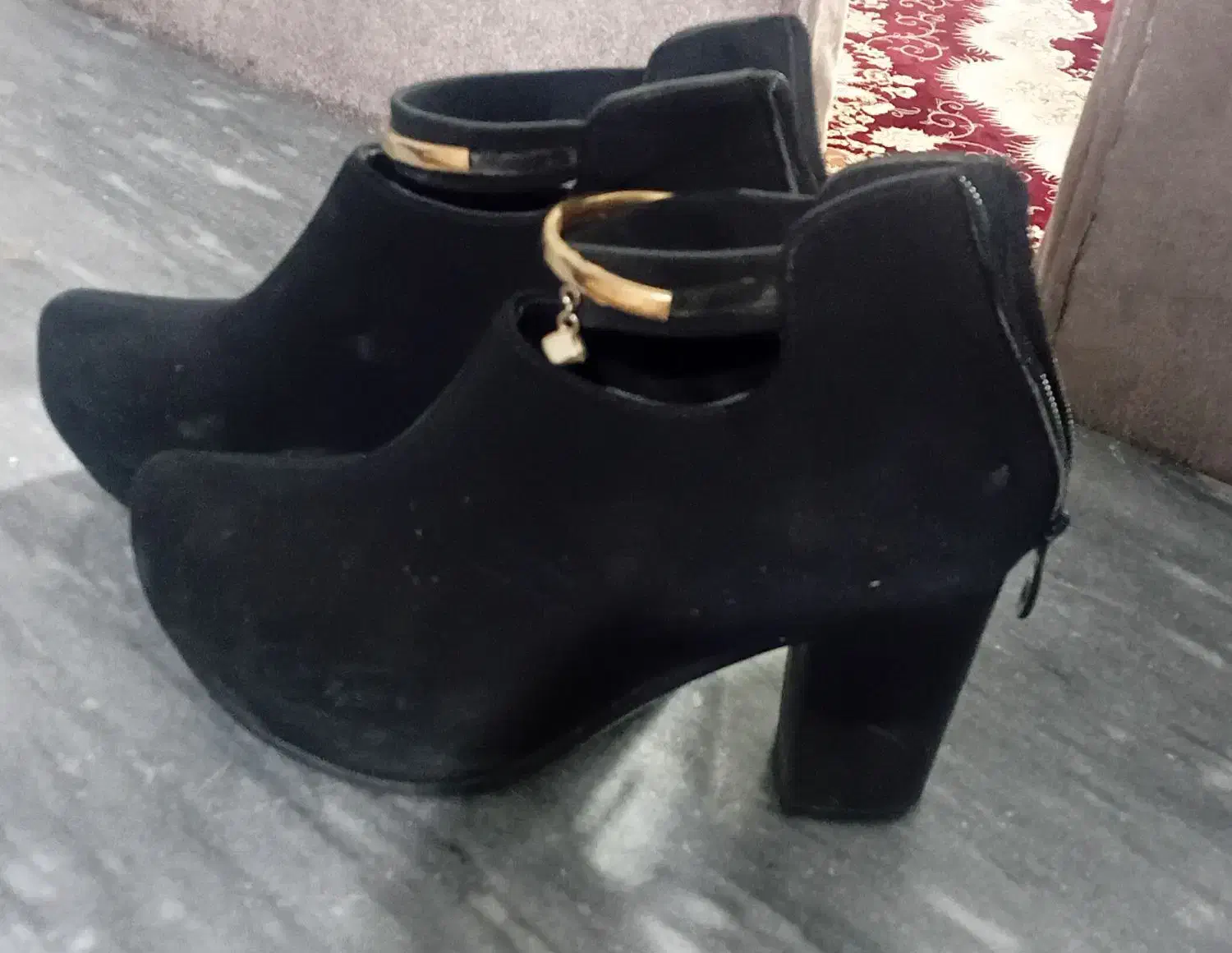 کفش مجلسی|کیف، کفش، کمربند|اقبالیه, |دیوار