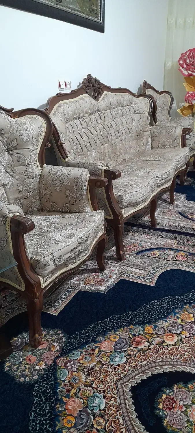 مبل سلطنتی ۷ نفره همراه با میز عسلی|مبلمان خانگی و میز عسلی|بیرجند, |دیوار