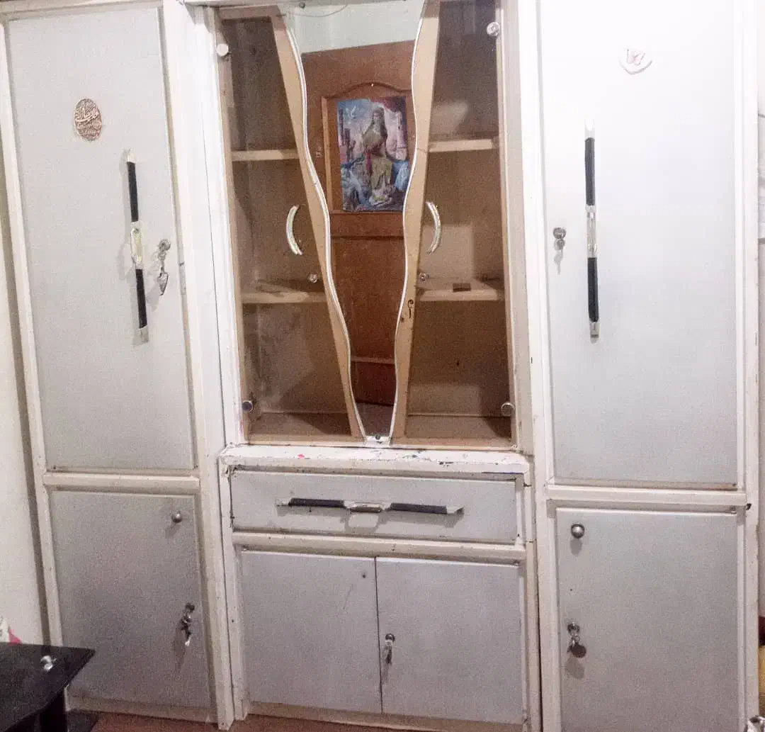 کمد فلزی چوب لباسی|جاکفشی، کمد، دراور|شیراز, قلعه شاهزاده بیگم|دیوار