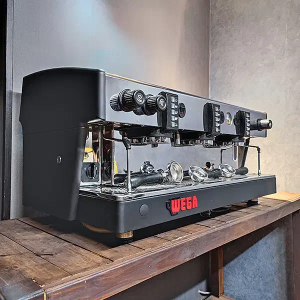 دستگاه اسپرسو وگا مدل wega atlas 3gr|کافیشاپ و رستوران|تهران, فلسطین (میدان انقلاب)|دیوار