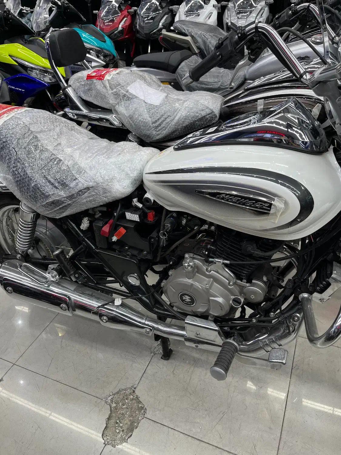 اونجر ۲۲۰باجاج هندی اصلی زیر قیمت بازار|موتورسیکلت|تهران, امجدیه (خاقانی)|دیوار