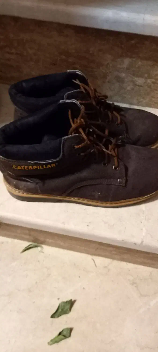 کفش کاترپیلارجنس رویه وکفی محکم سایز۴۳-۴۴|کیف، کفش، کمربند|اصفهان, ملک|دیوار