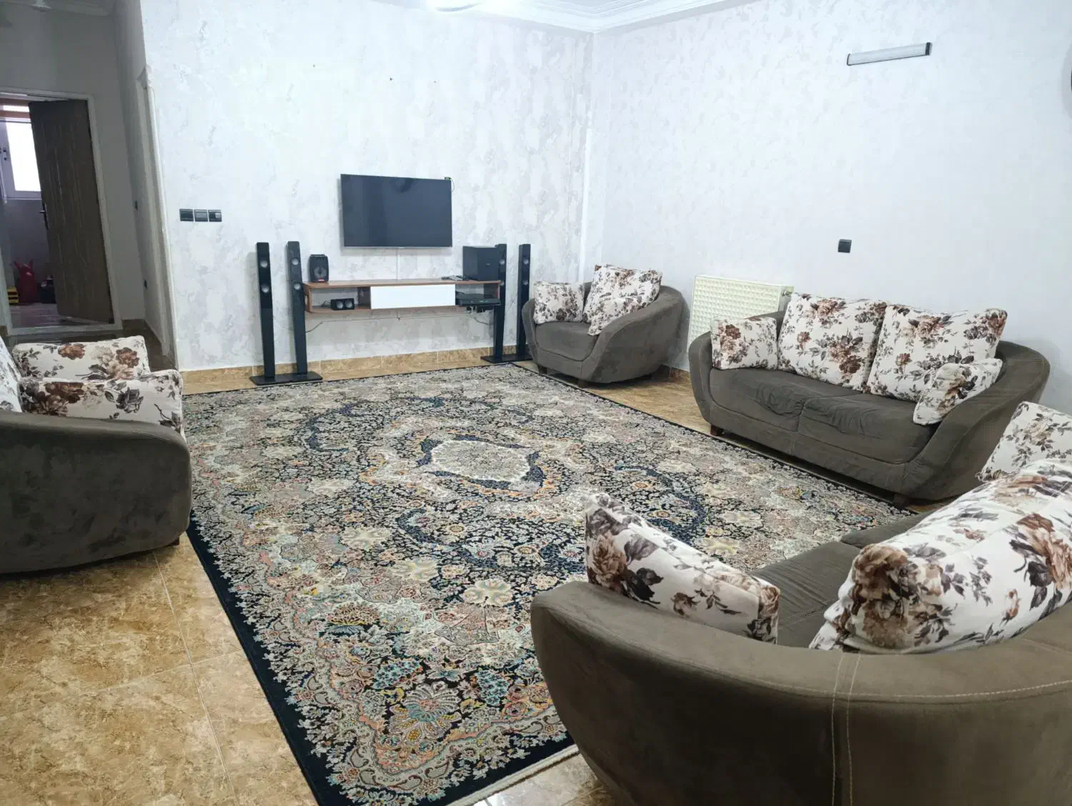 مبل ۷ نفره راحتی|مبلمان خانگی و میز عسلی|قائم‌شهر, |دیوار