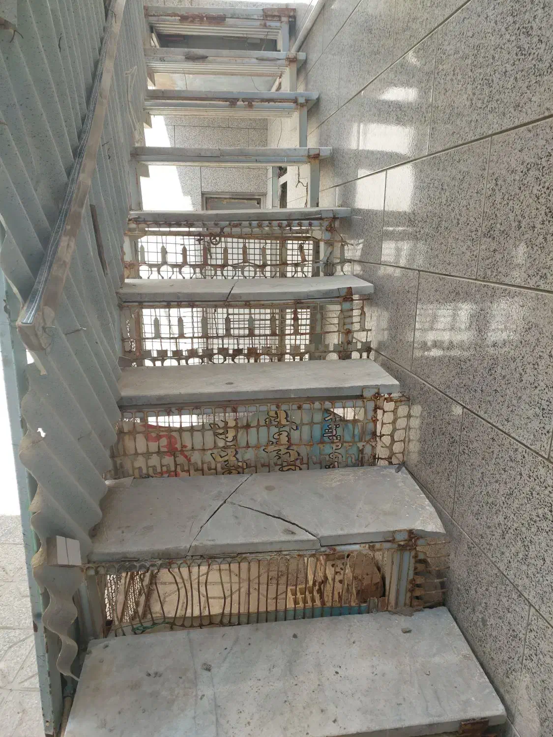 اجاره سوییت مرکز شهر مناسب سالن و دفتراسنادرسمی|اجارهٔ آپارتمان|بروجن, |دیوار