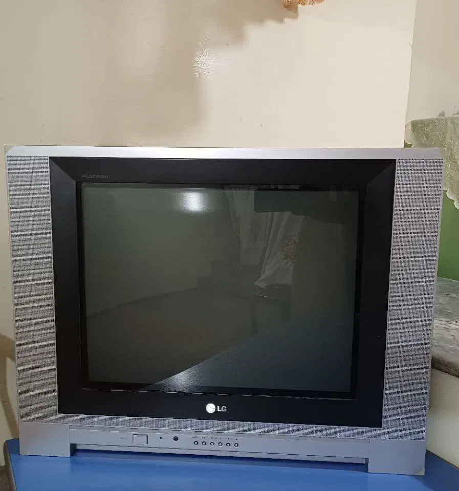 تلویزیون صفحه تخت  ۲۱ اینچ ال جی|تلویزیون و پروژکتور|ارومیه, |دیوار