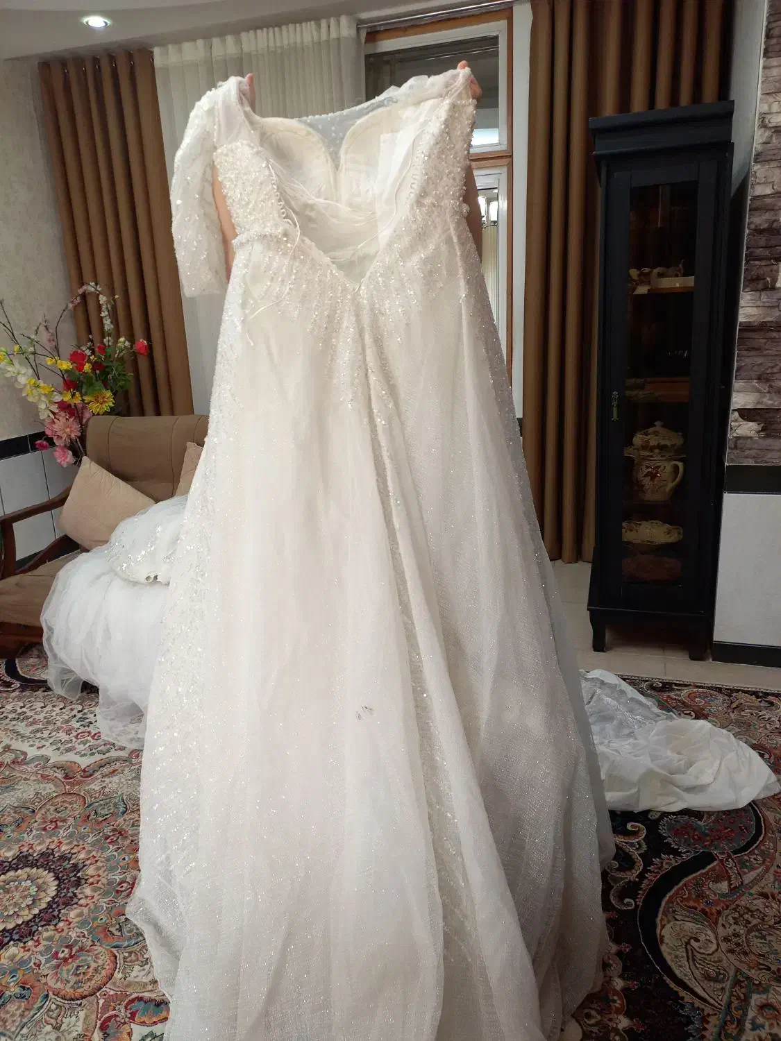 لباس عروس|لباس|گلوگاه, |دیوار