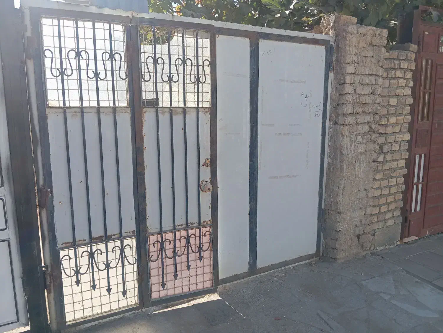 درب آهنی پارکینگ. دروازه|مصالح و تجهیزات ساختمان|قروه, |دیوار