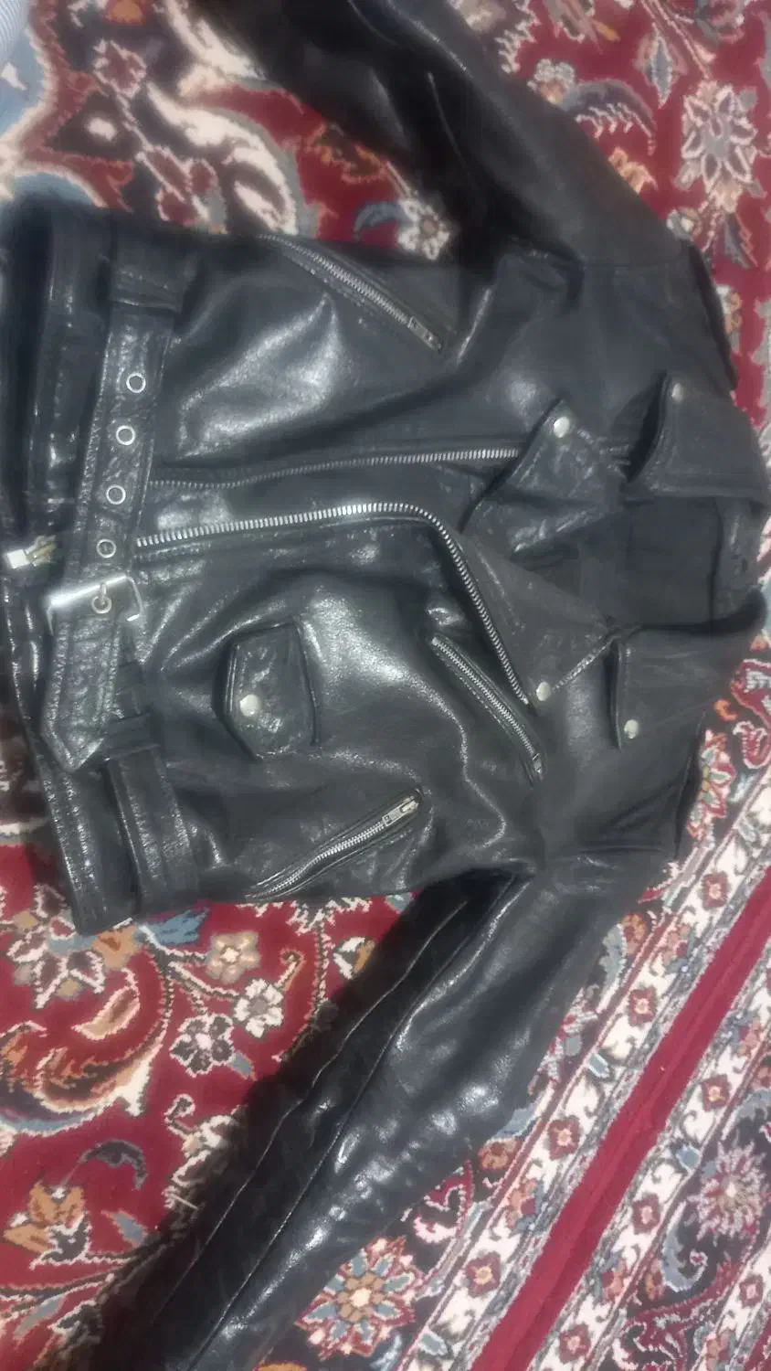 کاپشن چرم|لباس|قائن, |دیوار