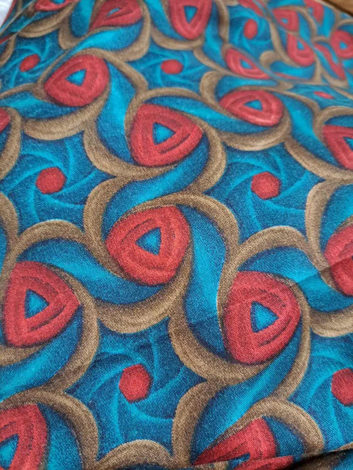 چادر رنگی دوخته شده ، نخی|لباس|خمینی‌شهر, |دیوار