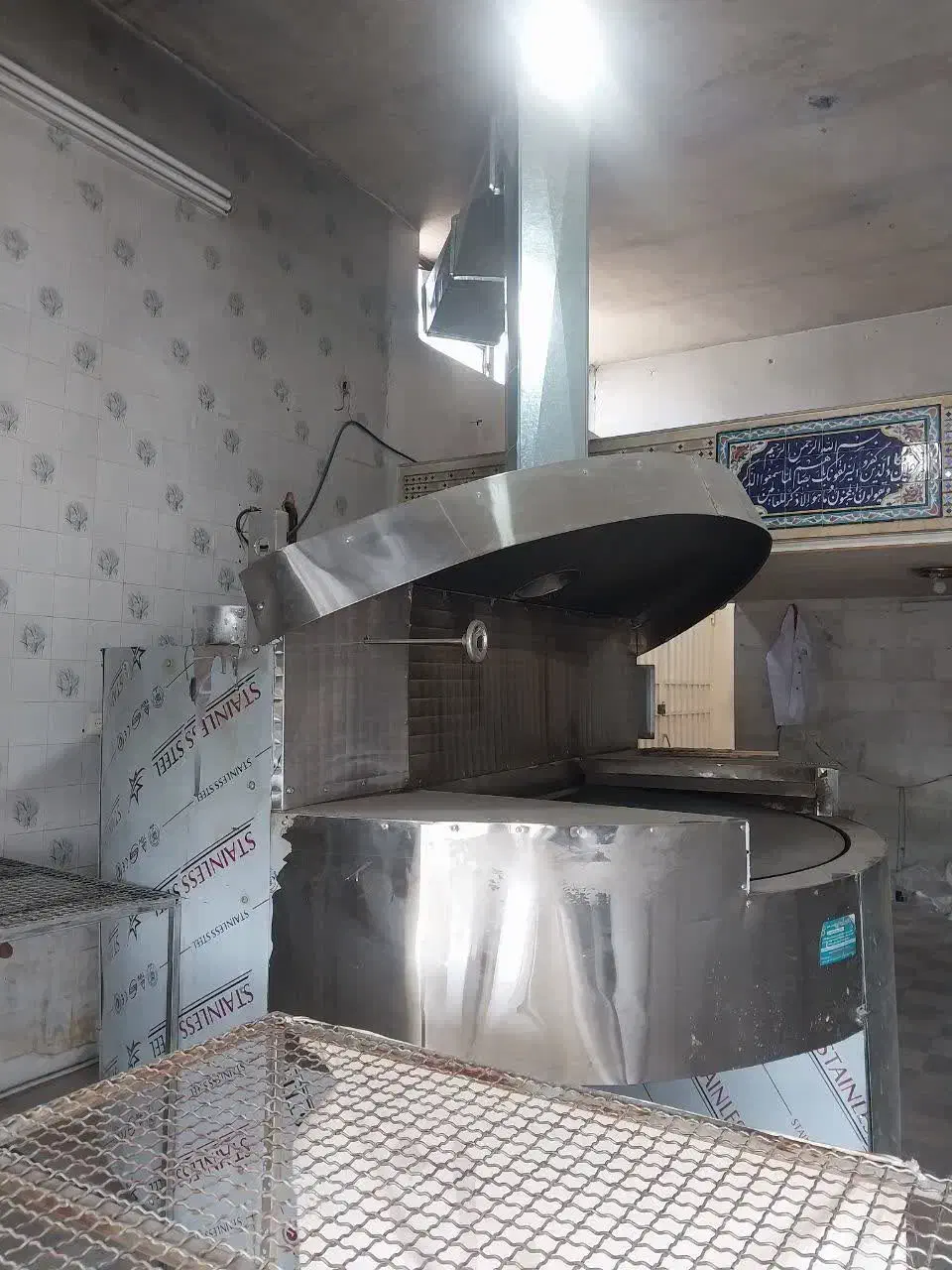 یک دستگاه تنور نان بربری کم کارکرد|ماشین‌آلات صنعتی|شیراز, گل سرخ|دیوار