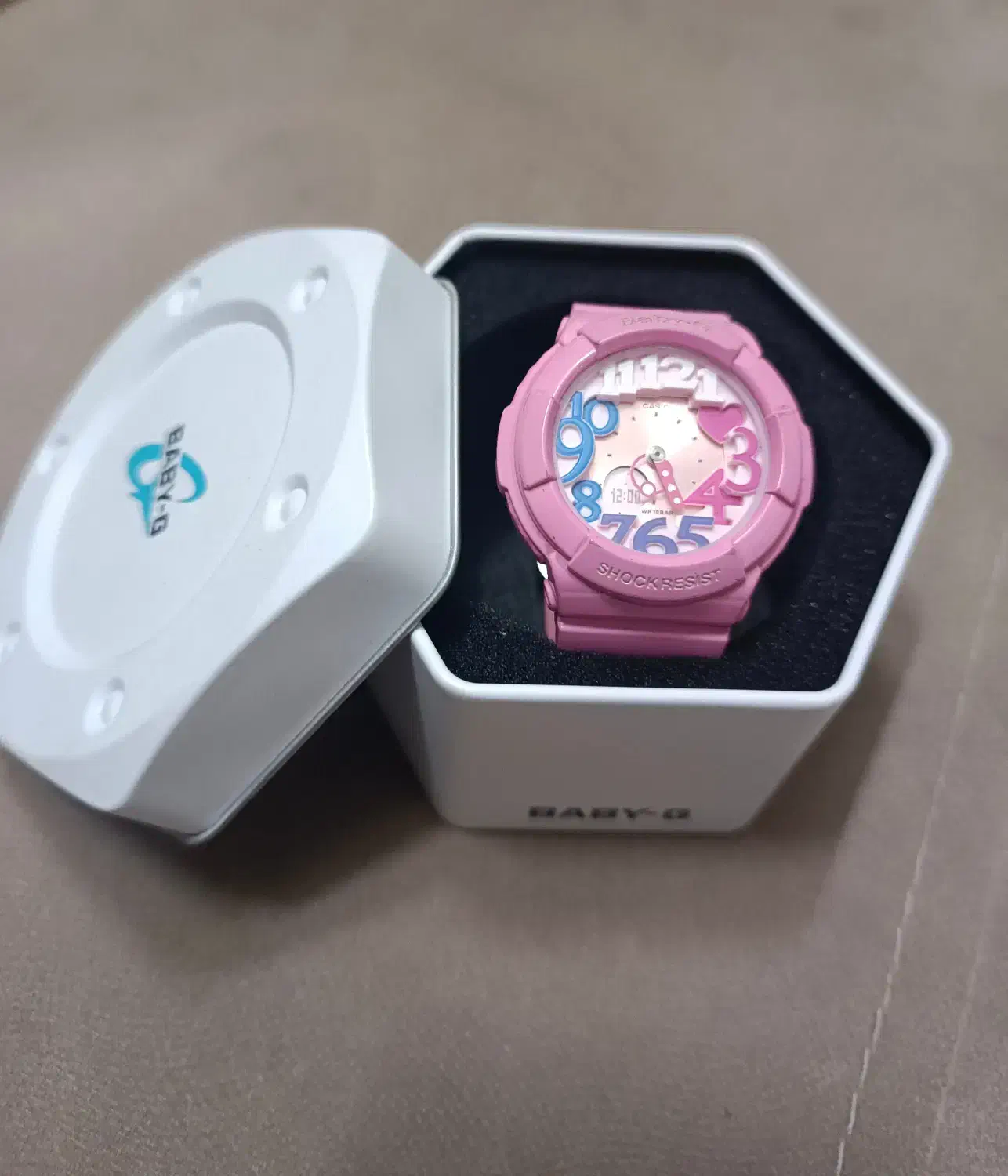 جی شاک بی بی|ساعت|ری, منصوریه منگل|دیوار