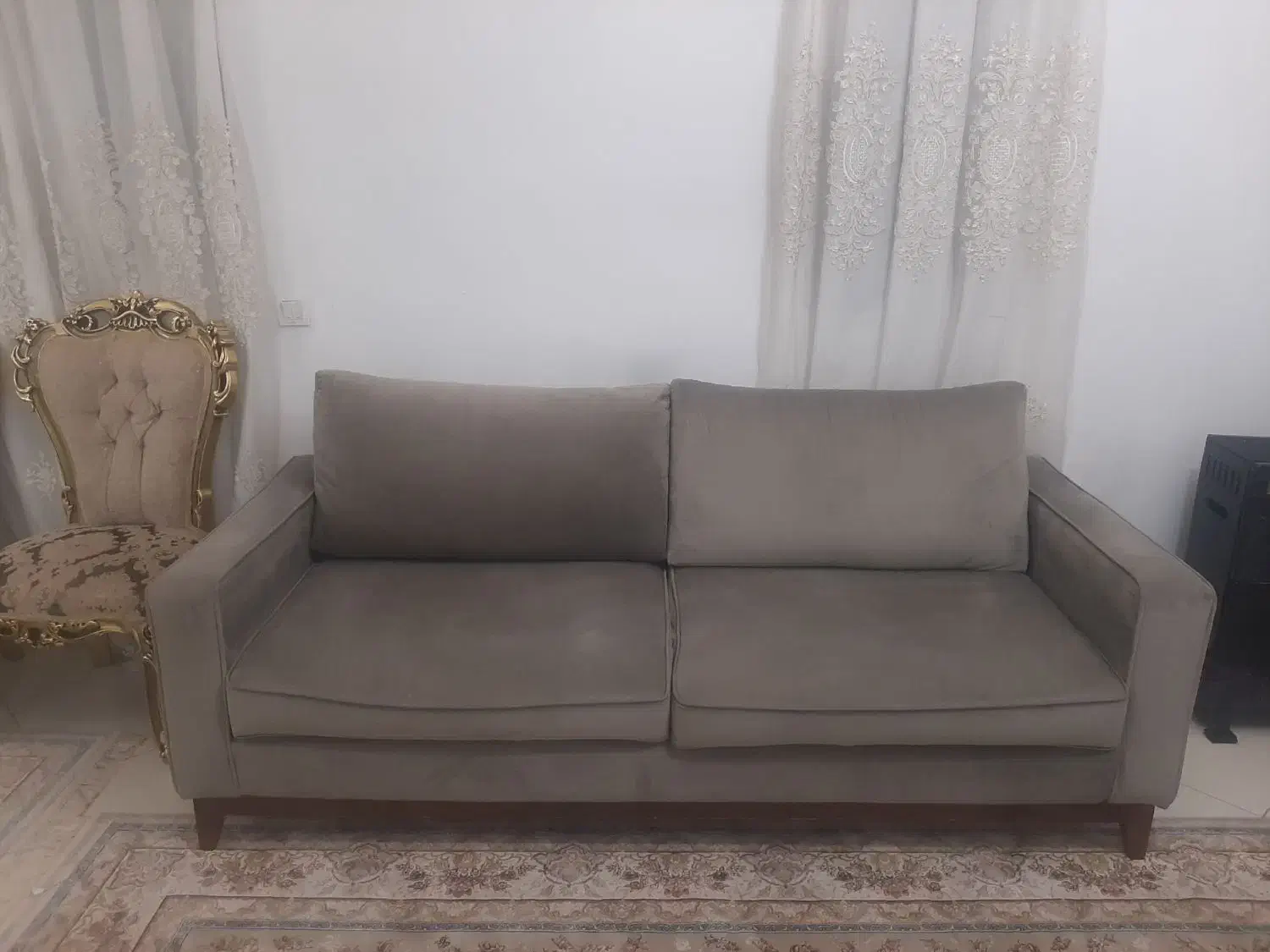 یک عدد کاناپه ۳نفره|مبلمان خانگی و میز عسلی|تهران, شهرک دریا|دیوار