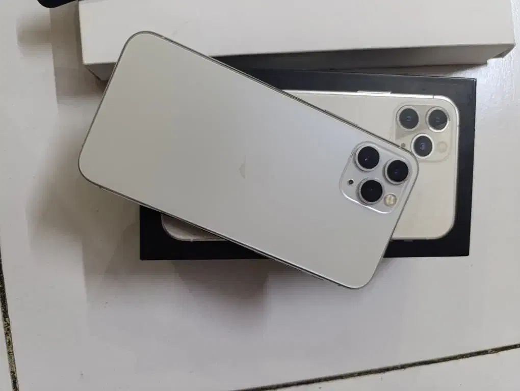 iPhone 11 pro 256 zaa & Apple Watch se2024|موبایل|تهران, شهرآرا|دیوار