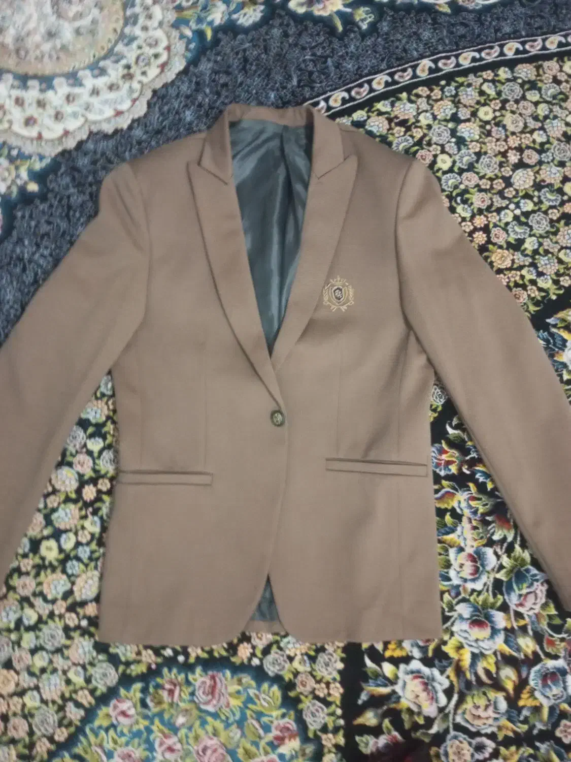 دو عدد کُت تک|لباس|زابل, |دیوار