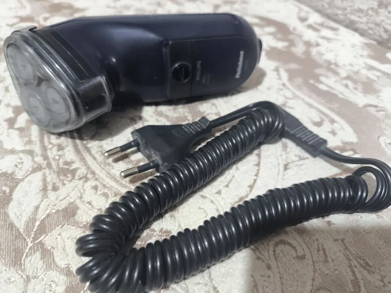 ریش تراش سه تیغ شارژی فیلیپس- با جعبه و متعلقات|آرایشی، بهداشتی، درمانی|سهند, |دیوار