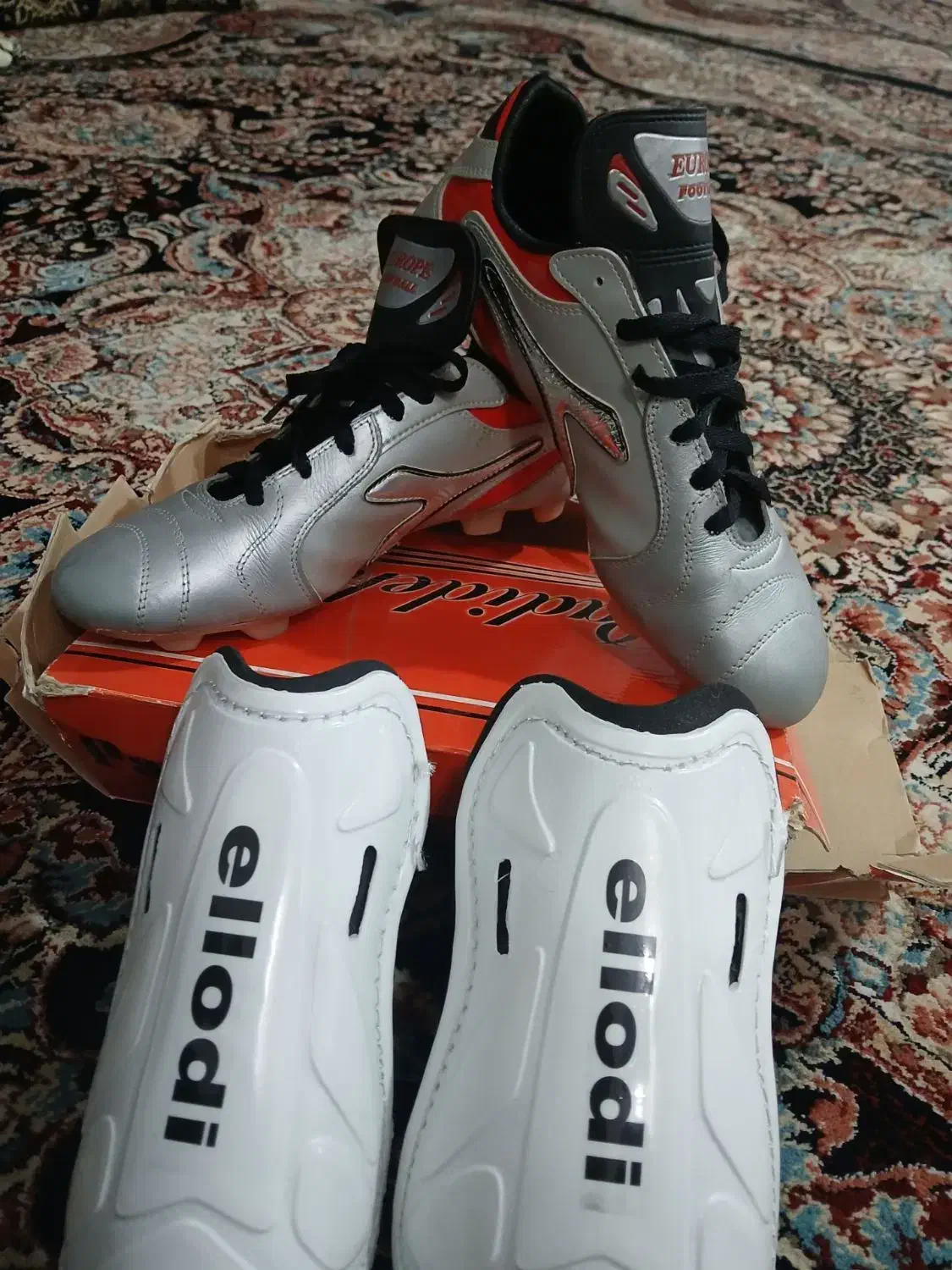 کفش چمن و ساق پا|ورزش‌های توپی|تربت جام, معدآباد|دیوار