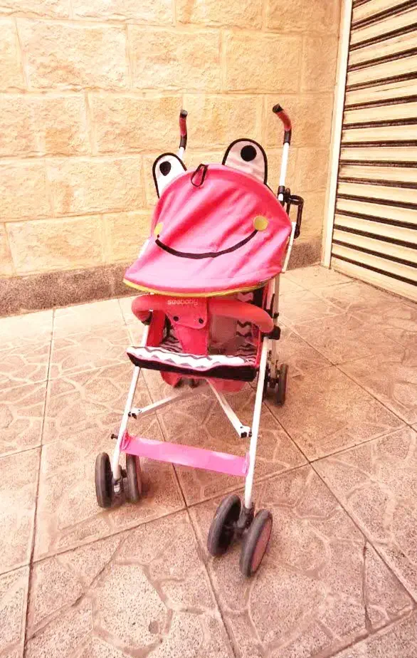 کالسکه، روروک، کریر و تخت نوزاد و کودک در حد نو|کالسکه و لوازم جانبی|همدان, |دیوار