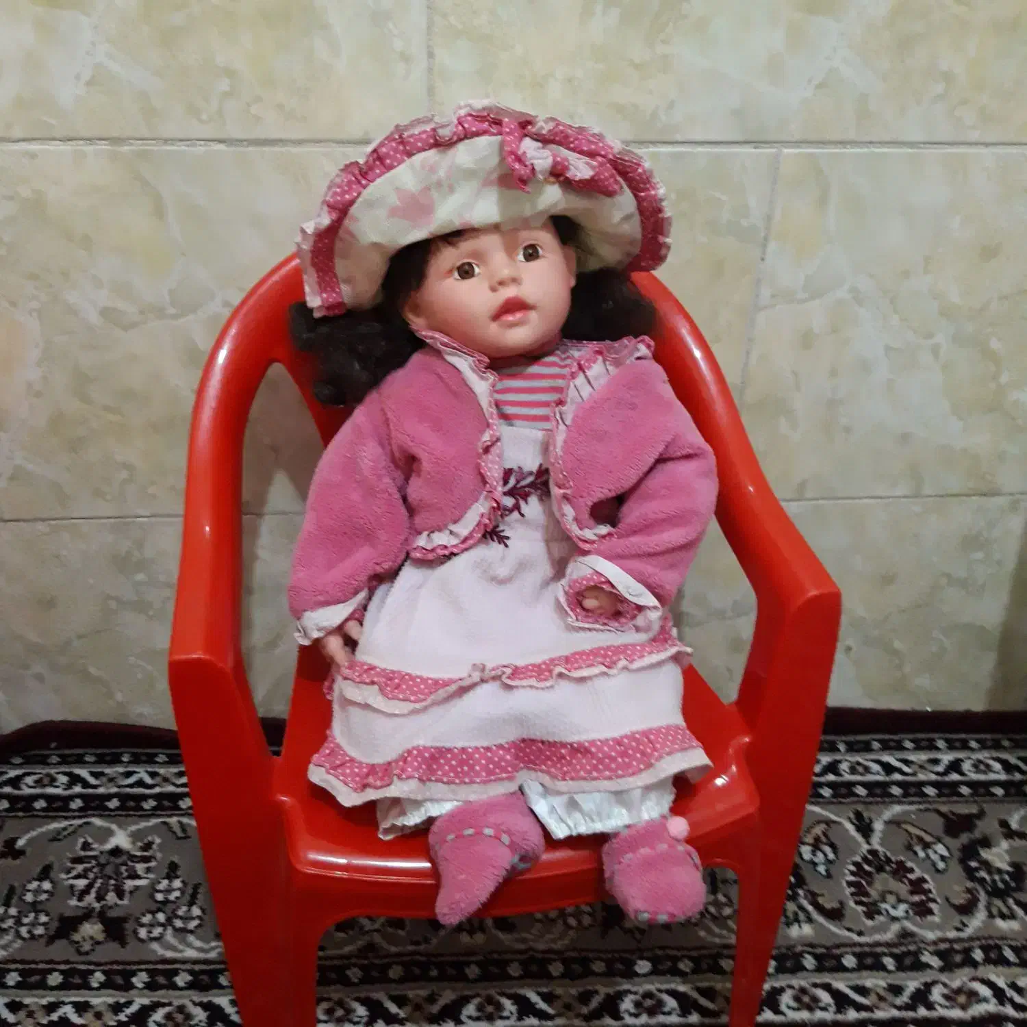 عروسک وفوتبال دستی|اسباب‌بازی بچه|رباط‌کریم, رباط‌کریم|دیوار