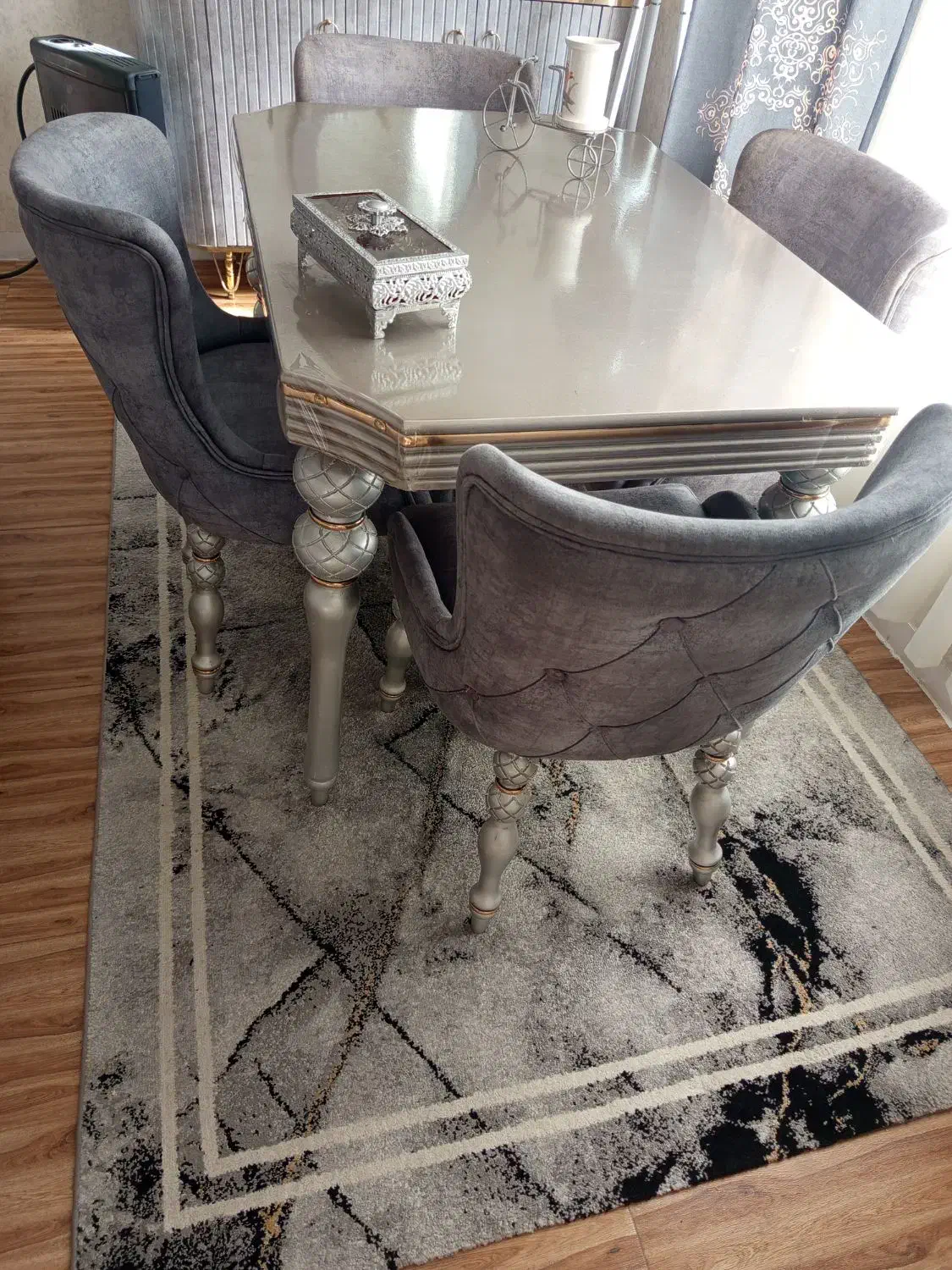 میز نهار خوری (غذا خوری)چهار نفره|میز و صندلی غذاخوری|شیراز, شهرک گلستان|دیوار