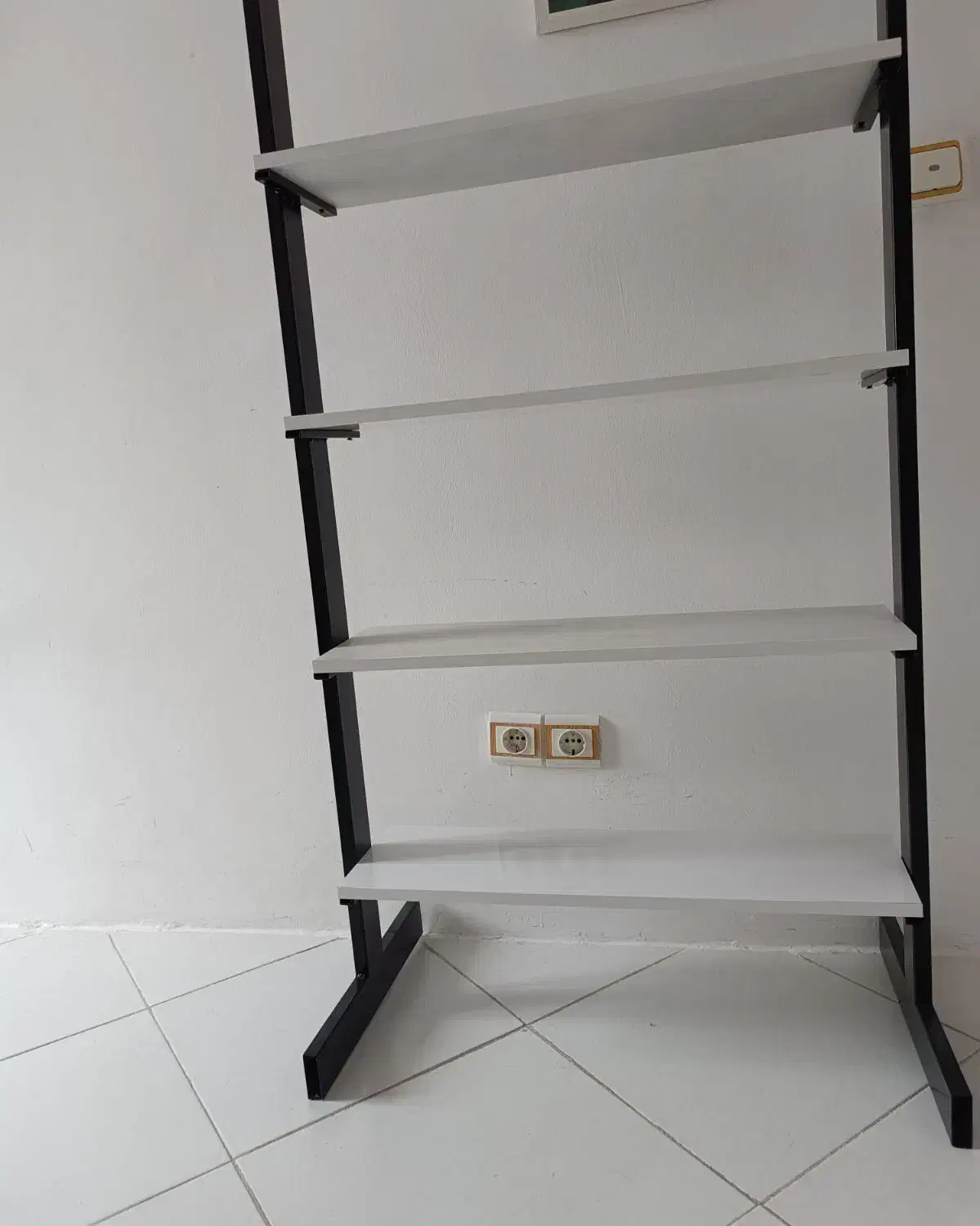 کتابخانه|کتابخانه، شلف، قفسههای دیواری|نیشابور, گمنام غربی|دیوار