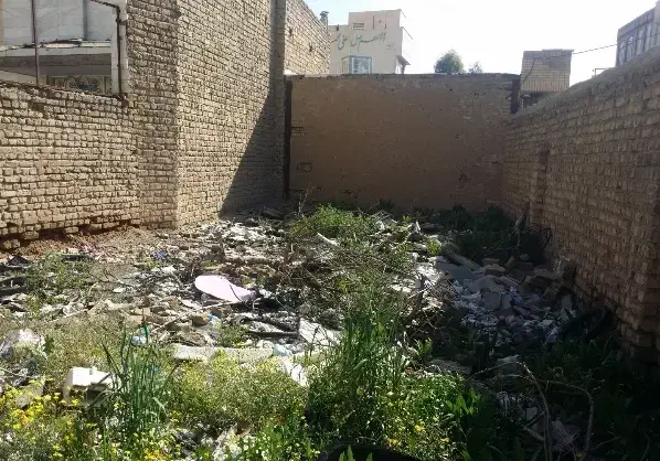 زمین حدودا ۱۰۰ متری دیوارکشی شده سه بر منبع آب|فروش زمین و ملک کلنگی|قم, منبع آب|دیوار