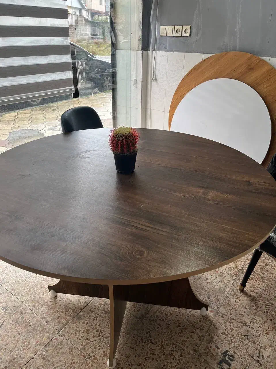 ۳ عدد میز گرد در حد نو|میز و صندلی غذاخوری|تالش, هشتپر|دیوار