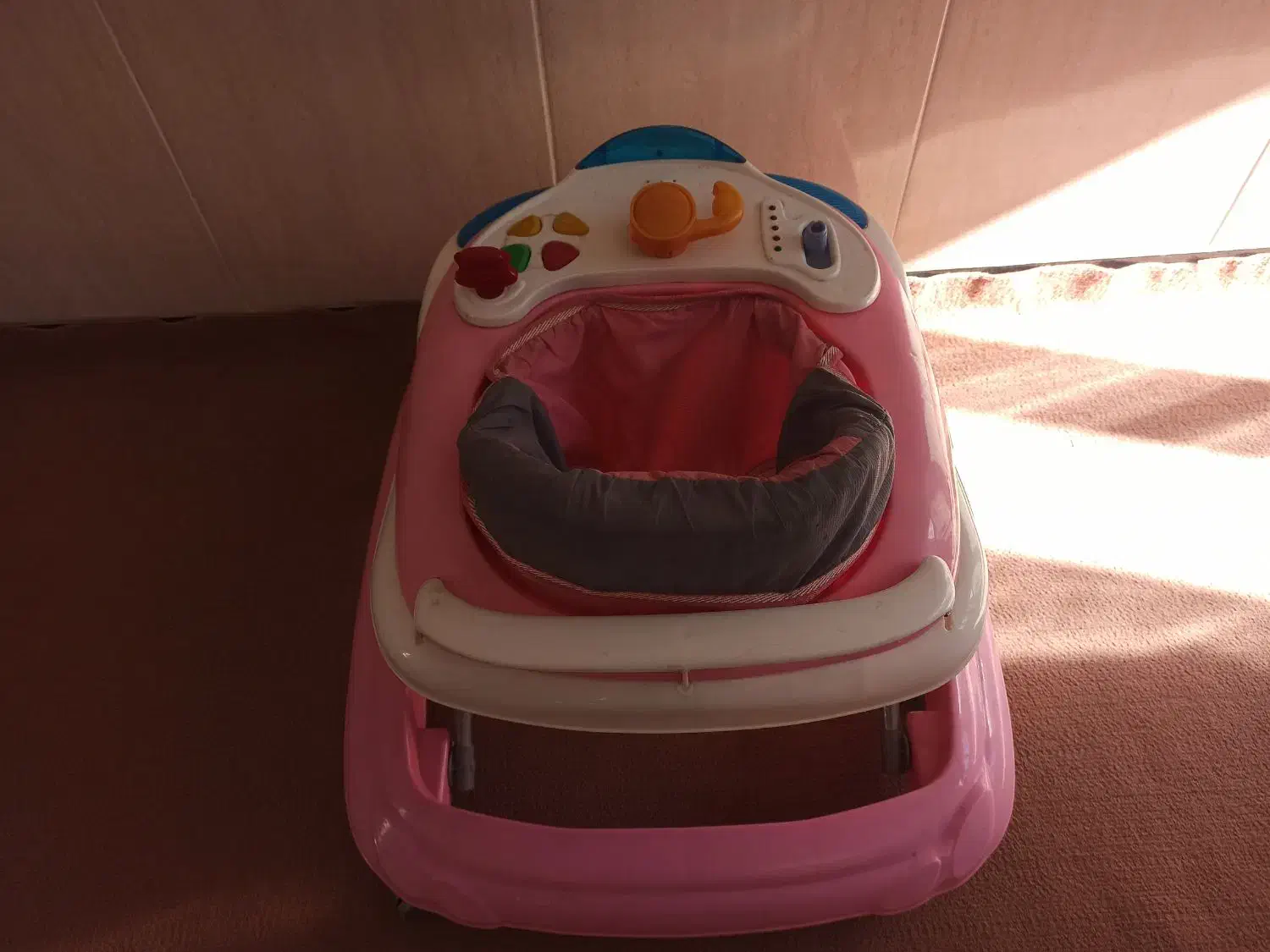 روروک|اسباب‌‌بازی|سنقر, |دیوار